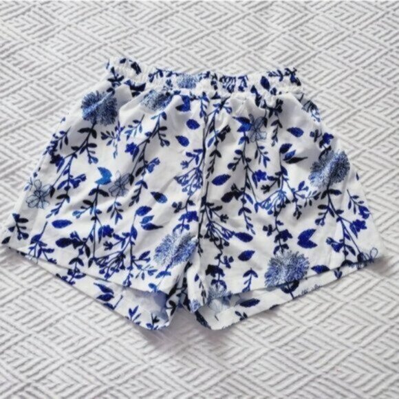 Floral/Leaf Tie Waist Elastic Bermuda Shorts- New without tags​ - Picture 4 of 8